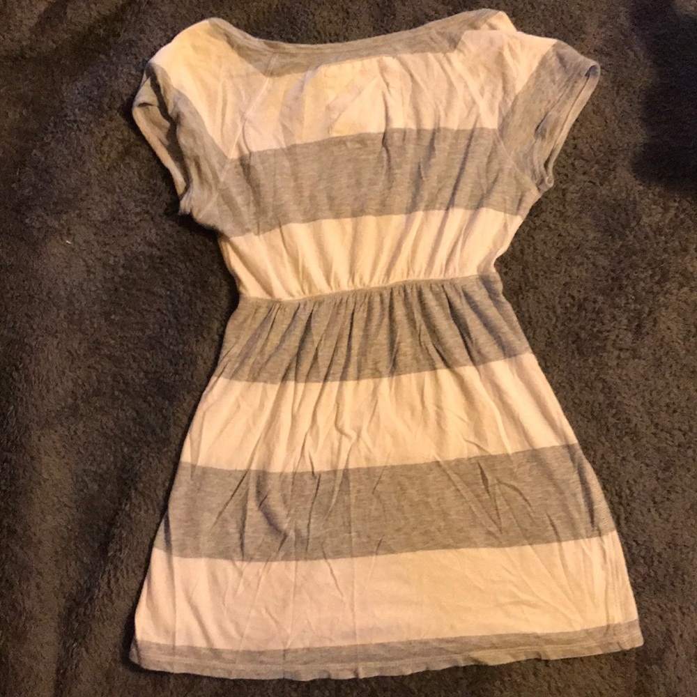 Gray and white flare top - Picture 2 of 3